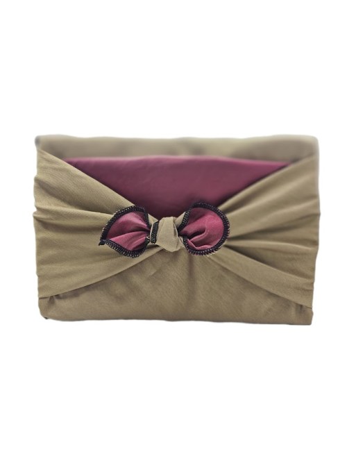 Green_coloured_silk_one_side_burgundy_colour_satin_the_other_side_fabric_gift_wrapping_around_a_rectangular_gift7