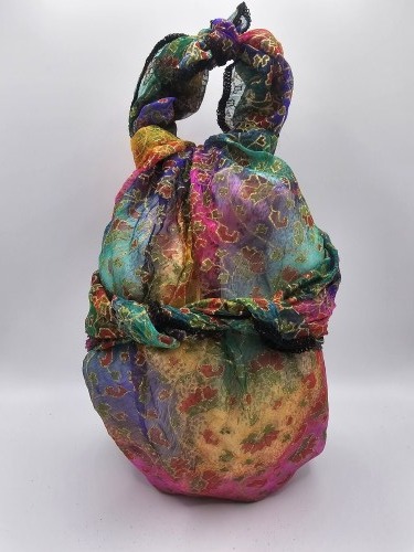 multicoloured_gift_wrapping_tied_present